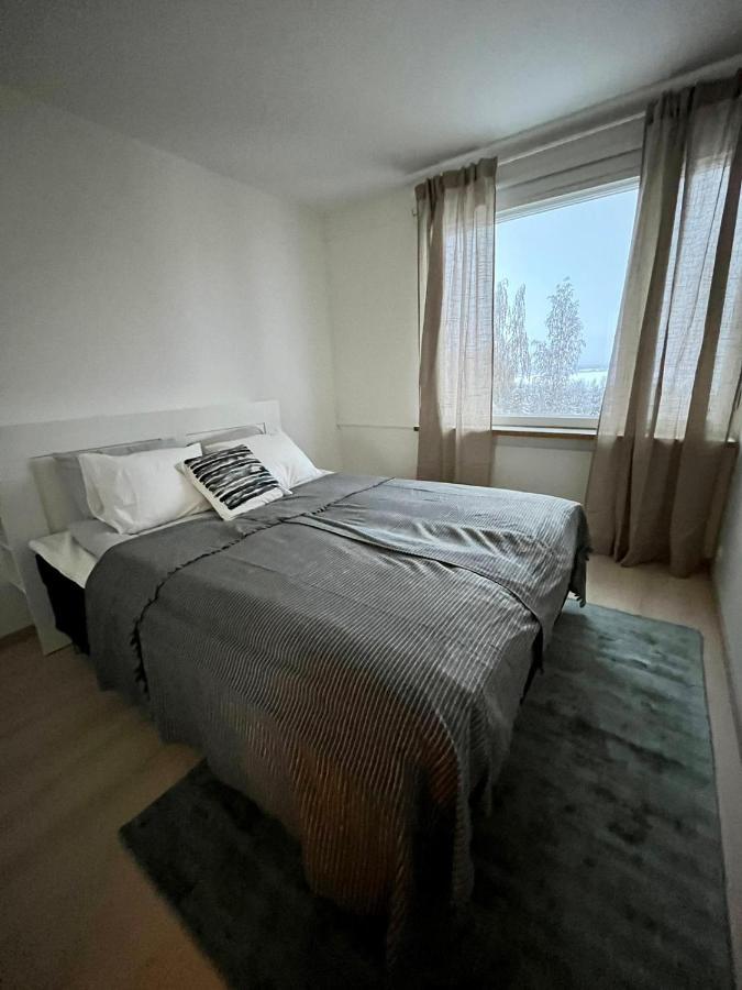Apartamento Ylimmaen Kerroksen Tilava Kolmio Jokinaekymaellae Rovaniemi Exterior foto